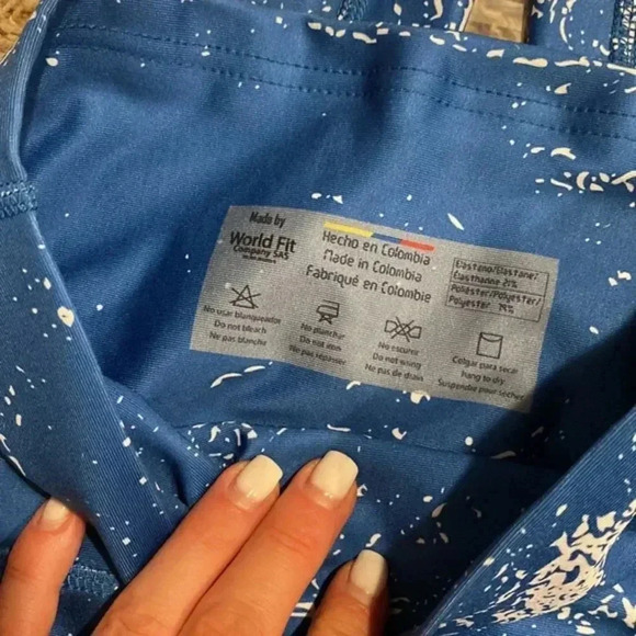 WINGS of Strength Crisscross Leggings - Picture 4 of 4